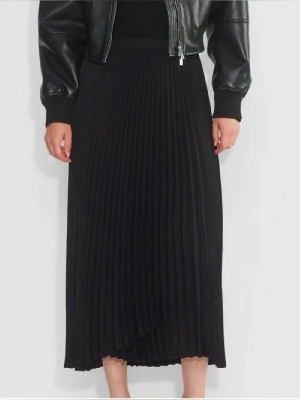 Aritzia black pleated midi skirt